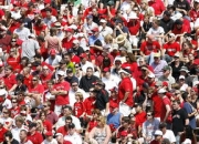 1xBit体育馆-曼联主场氛围火爆，球迷热情助阵