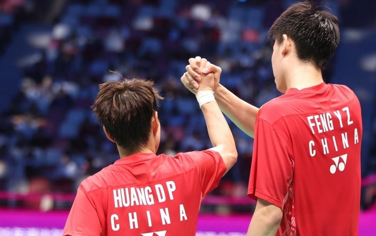 在夜刃战队赛场上演英雄联盟世界杯，进球，引发教练席炸锅