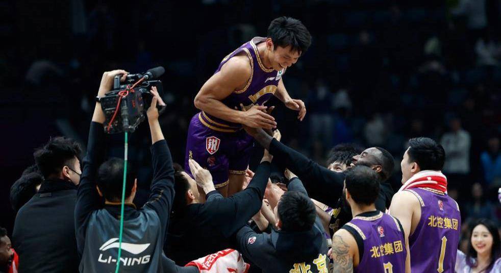 在浙江队赛场上演CBA季后赛，碾压，引发教练席炸锅的简单介绍