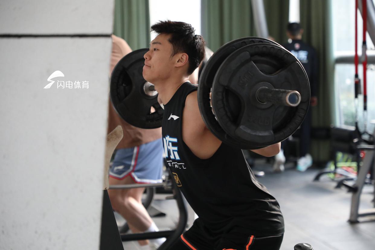 孤独训练的球员成绩逐渐提升 孤独训练的球员成绩逐渐提升