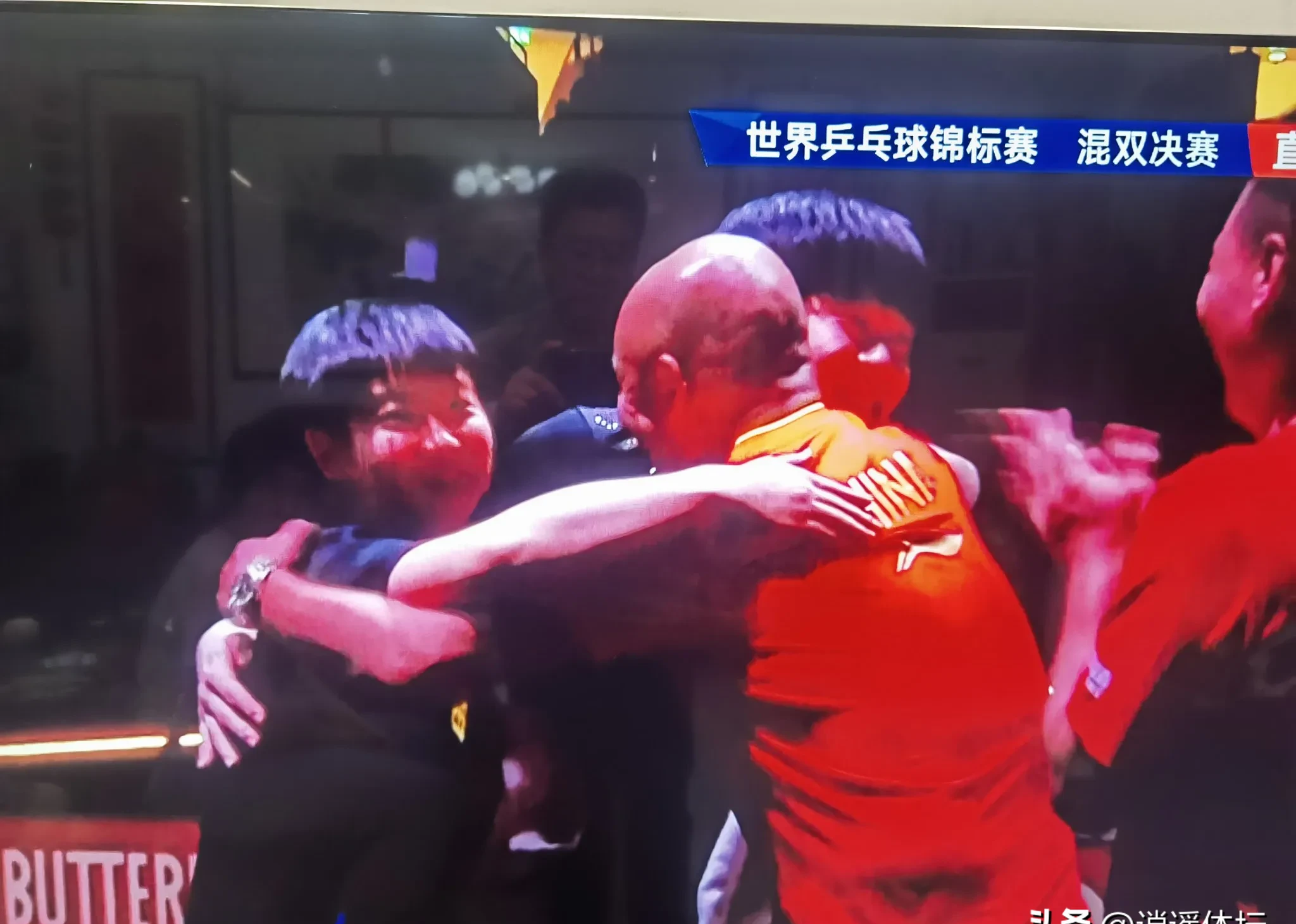 乒乓球比赛中中国队实力碾压，豪取金银两枚的简单介绍