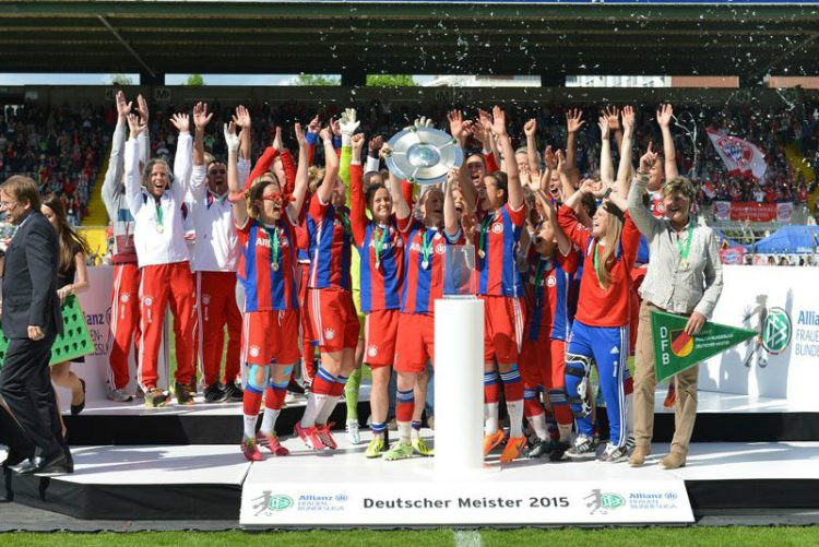 包含竞技场上的战火：女子足球队实力雄厚，对手难阻的词条