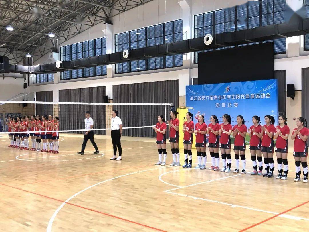 包含技高一筹！球队主教练精心战术布置，带领球队取胜的词条