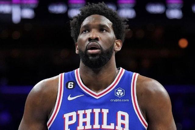 76人中锋恩比德正式续约球队五年