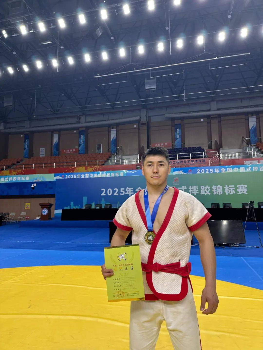 关于选手集体争夺个人荣誉，锦标赛压轴开幕的信息