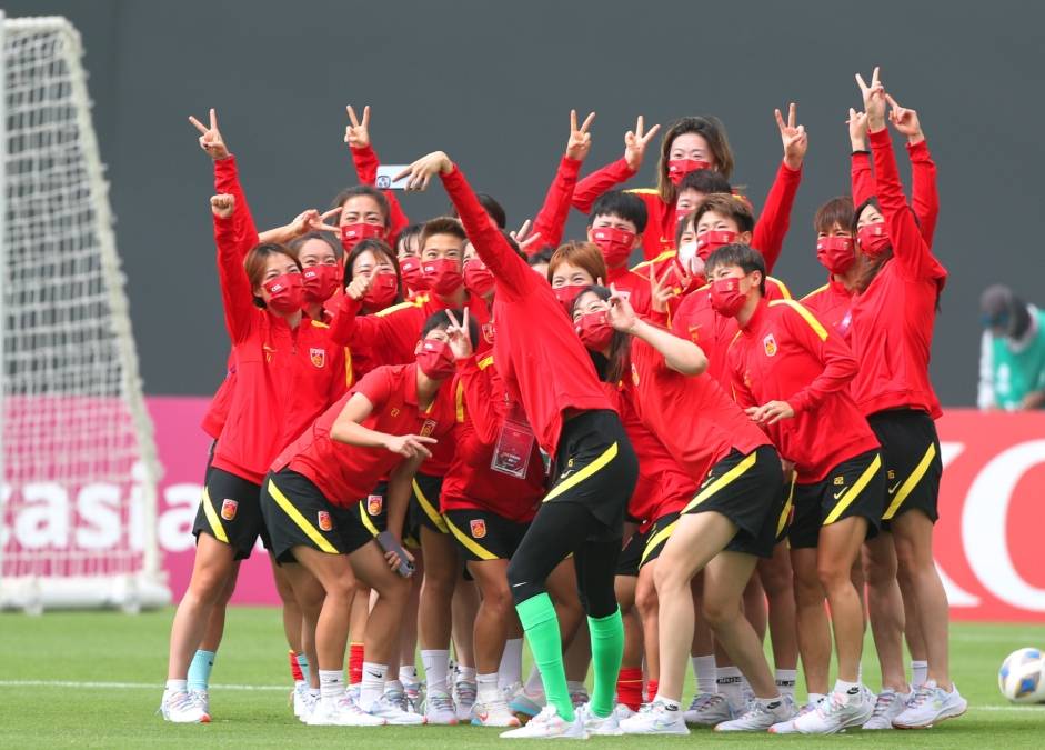 包含关注焦点：中国女足再进一城的词条