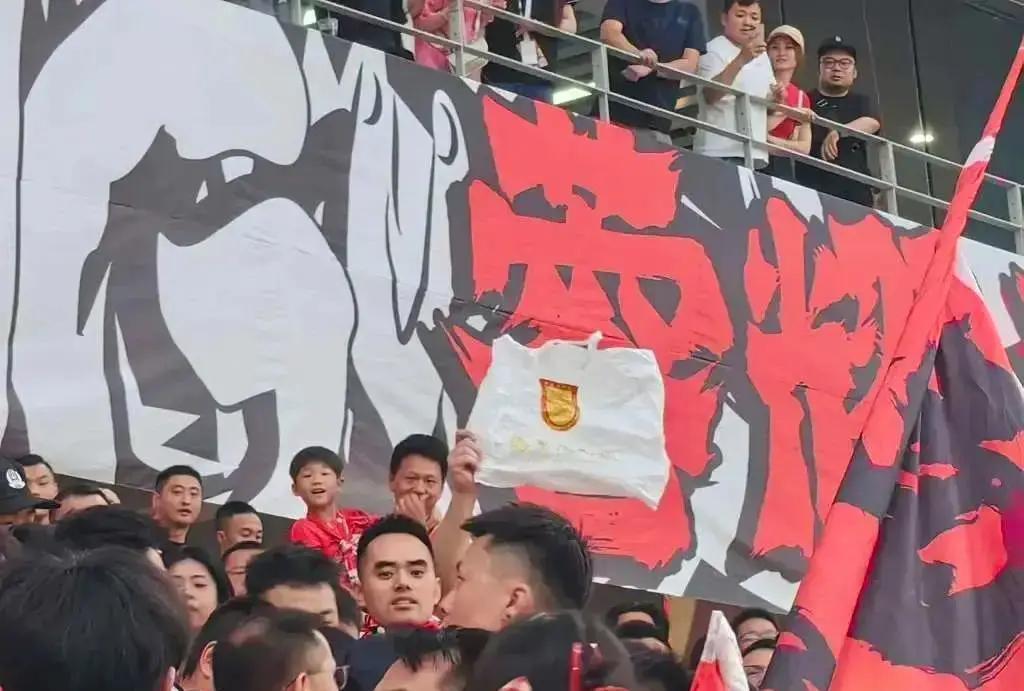 纪录再次被刷新，球队势如破竹向前冲击的简单介绍