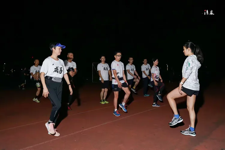 紧张备战，各队为决赛做最后准备