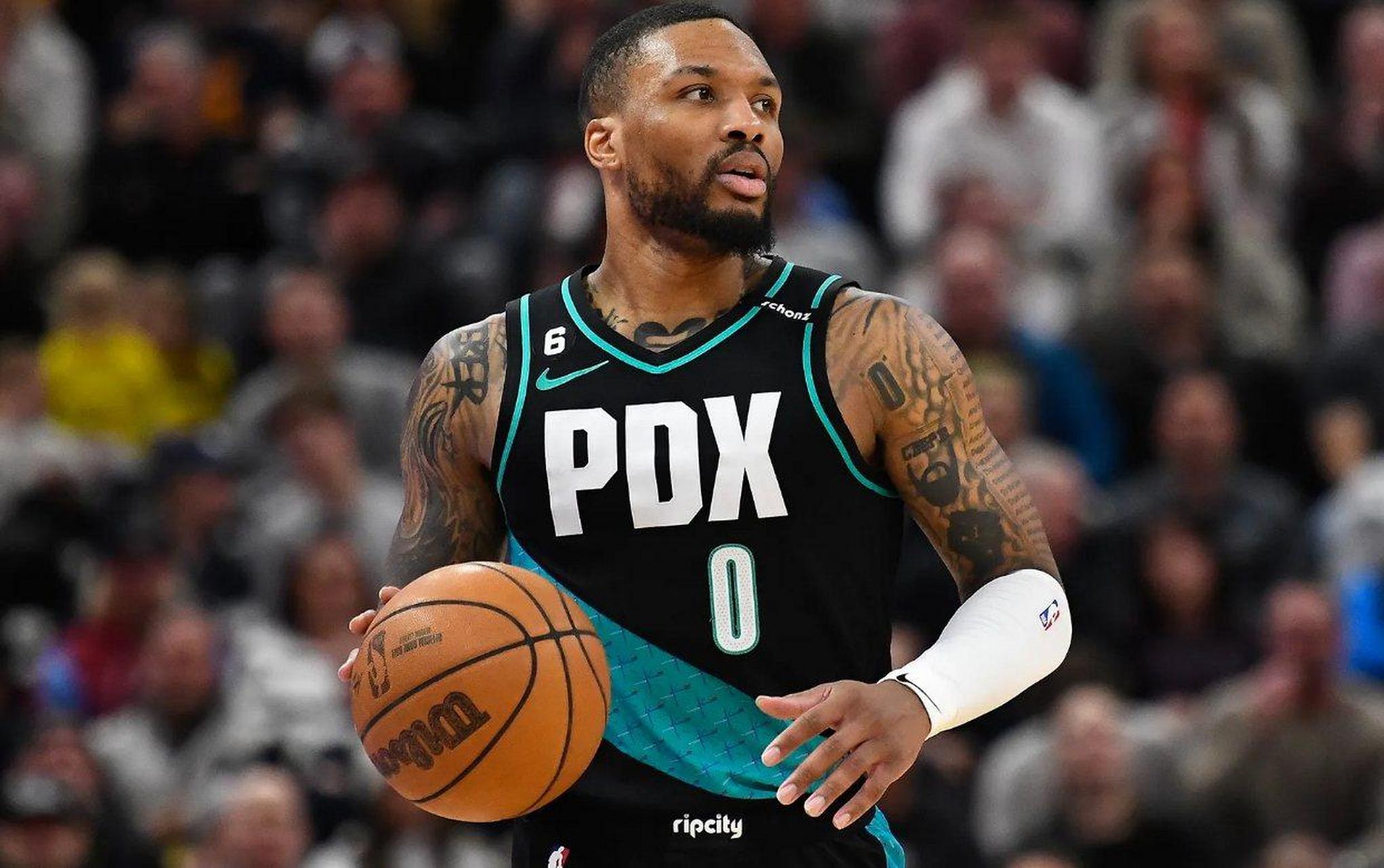 开拓者战胜太阳，利拉德关键时刻挺身而出的简单介绍