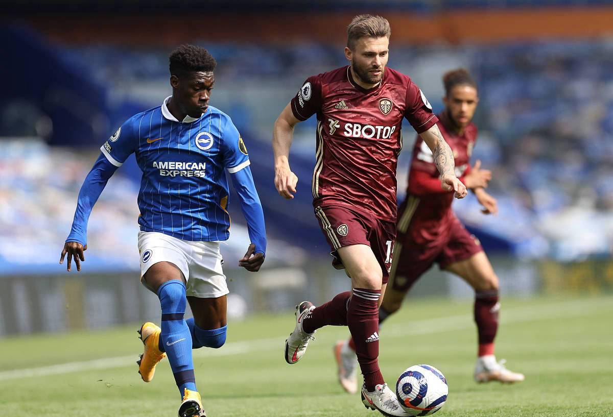 包含利兹联客场击败哈德斯菲尔德，继续领跑的词条