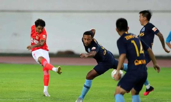 广州富力客场惨败广州恒大，保持垫底