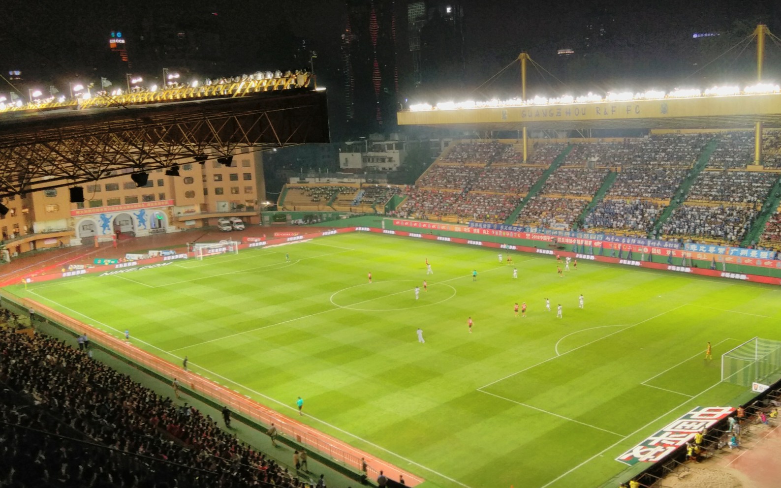 广州富力客场惨败广州恒大，保持垫底