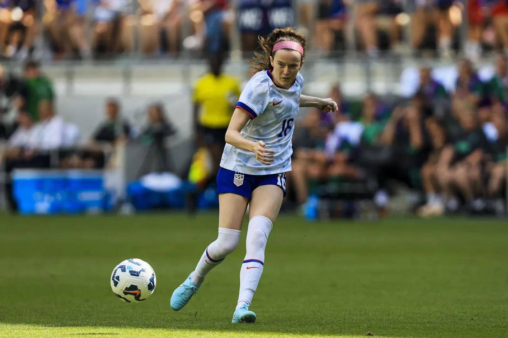 关于美国女足代表团在比赛中展现强大实力的信息