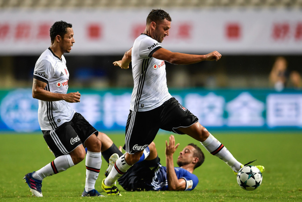 沙尔克客场绝平霍芬海姆，难解难分的简单介绍