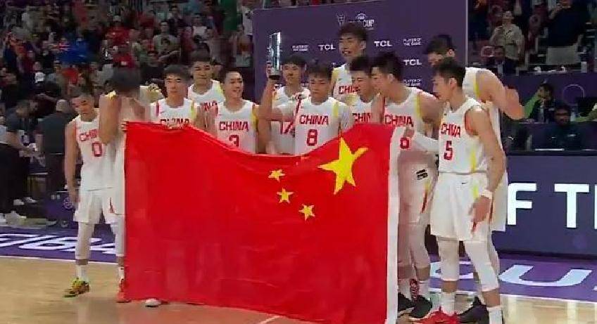 包含撕扯防线：德国队与澳大利亚队激烈对抗进攻的词条