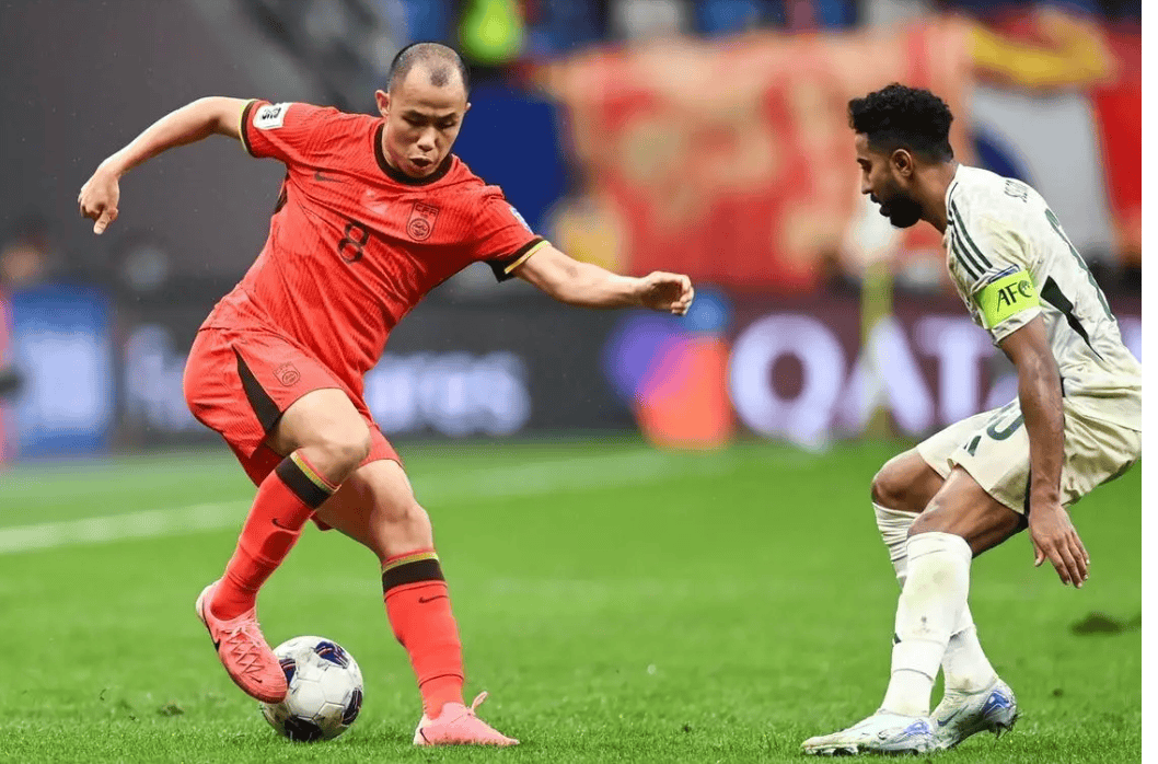 包含球队发起慈善比赛，吸引数万球迷参与的词条