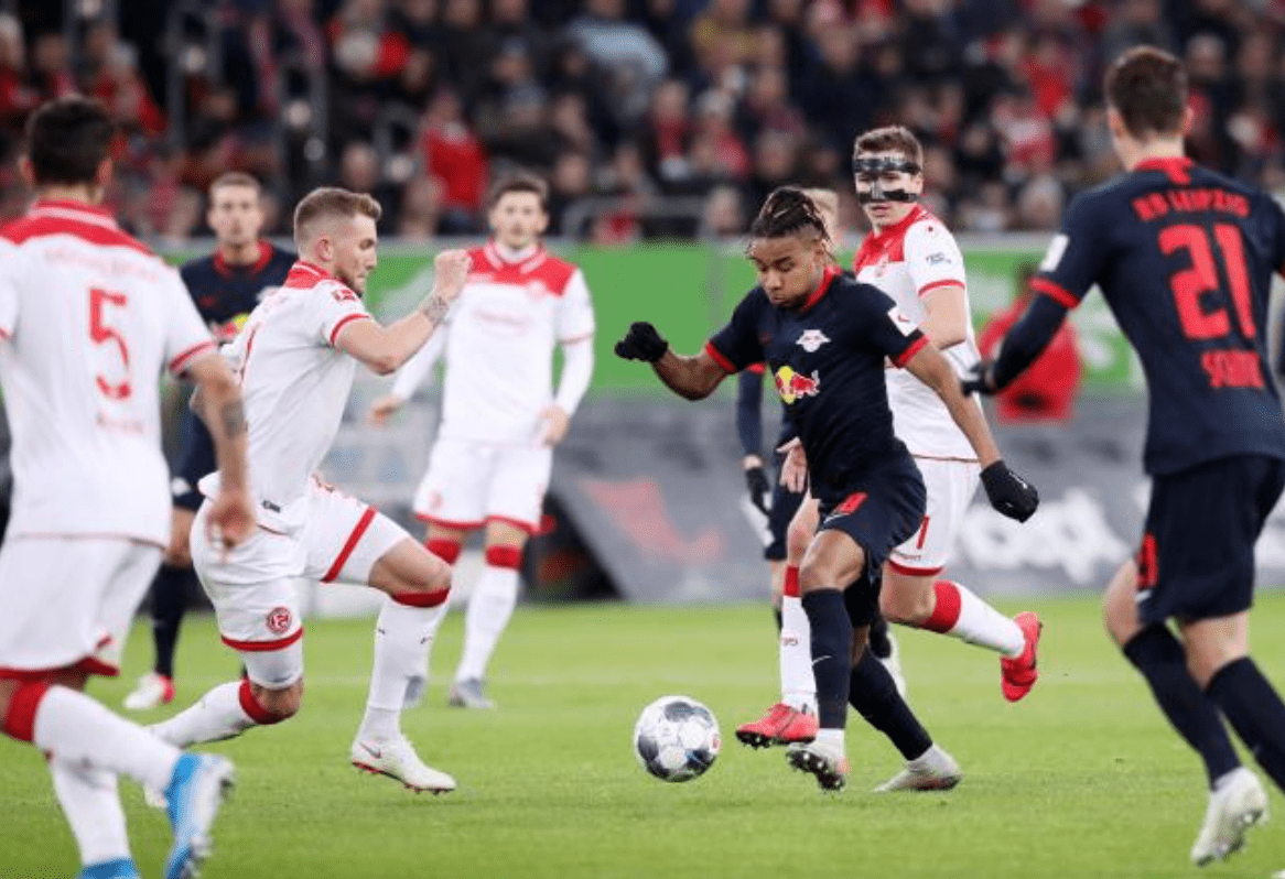 关于美因茨客场逼平对手，取得争冠关键一分的信息