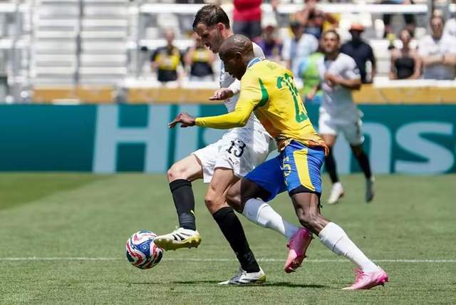 多特蒙德队长疑似受伤，球迷担心战况