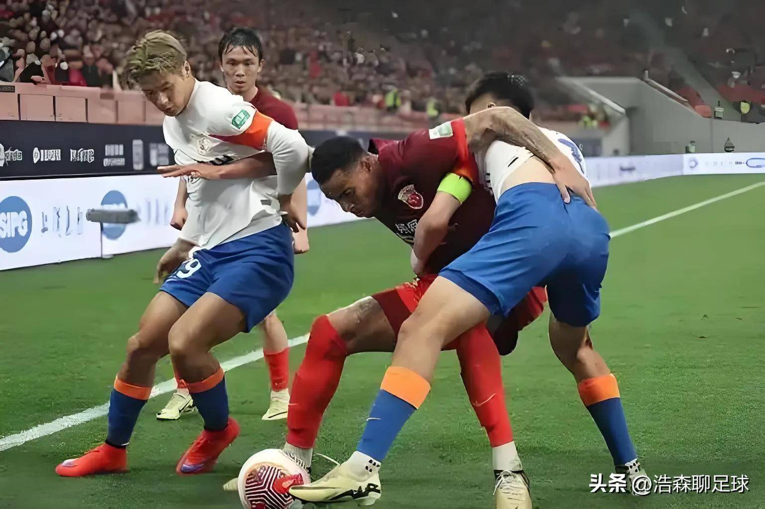 包含国内足球联赛紧张对决：河北主场胜泰山的词条