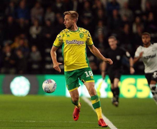 包含沃特福德客场惊险逆转诺维奇，继续擦亮的词条