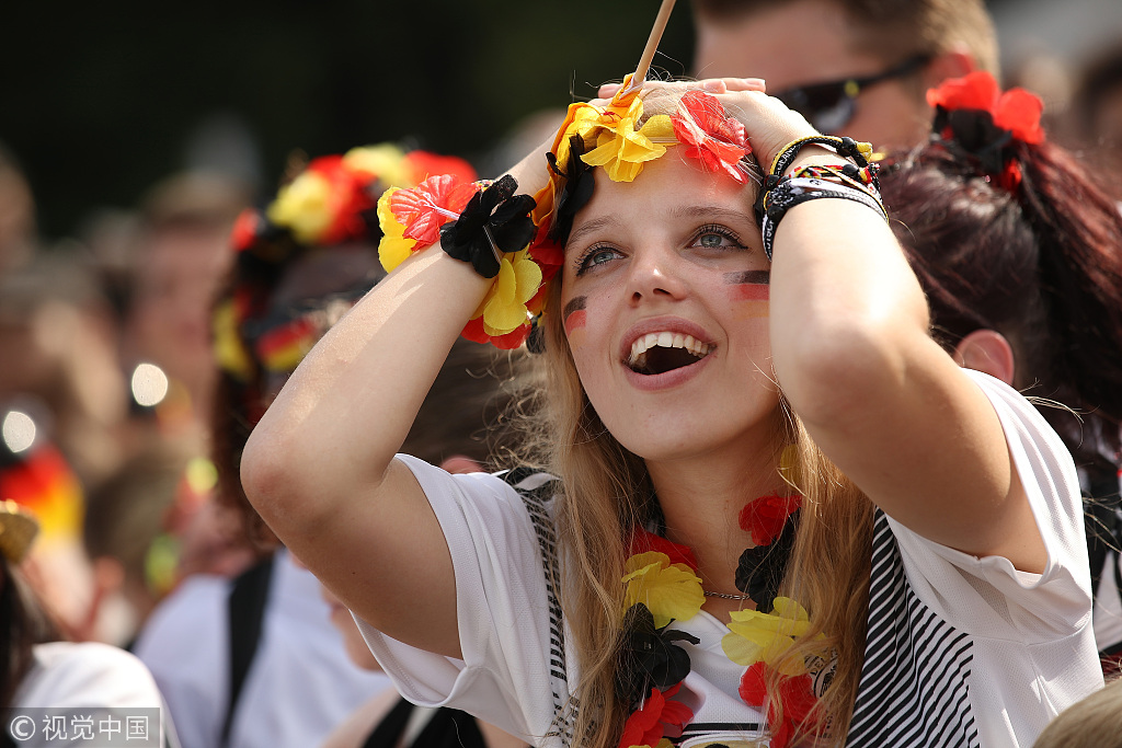 球队新人李七表现抢眼，获得球迷喜爱的简单介绍