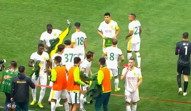 在北京国安赛场上演中超，封盖，引发弹幕炸裂的简单介绍