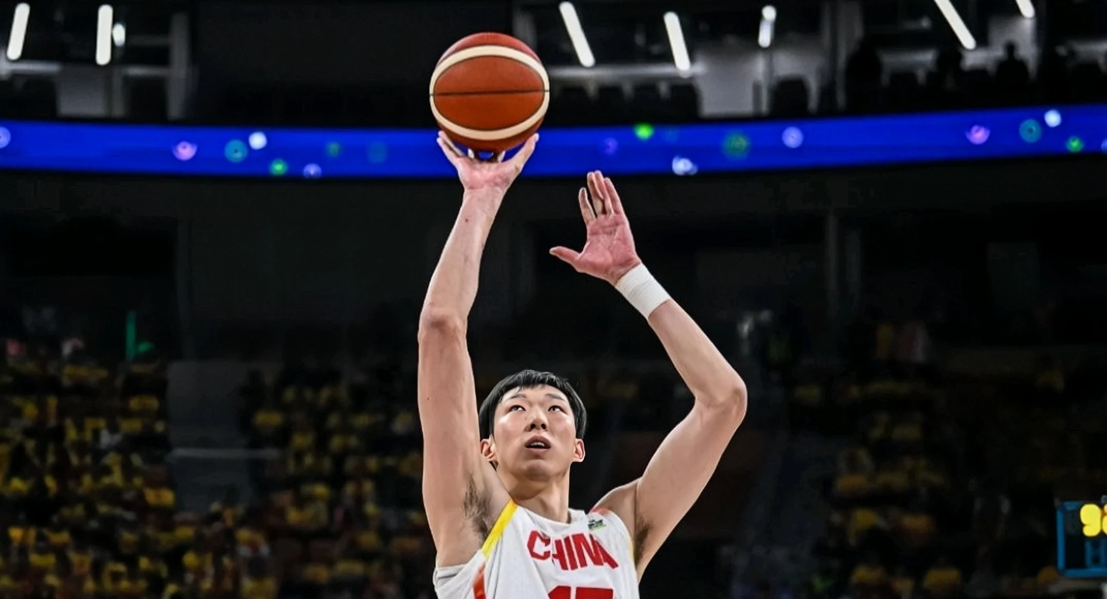 球队主帅表示比赛充满挑战，球员将全力以赴