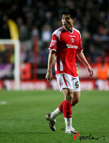 查尔顿主帅提前离职，球队战绩堪忧