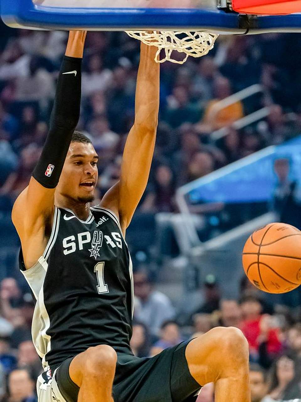 马刺外援获封最佳球员，全面表现