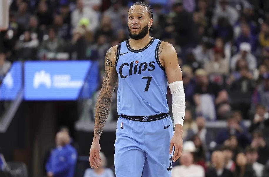 快船大胜公牛，取得四连胜