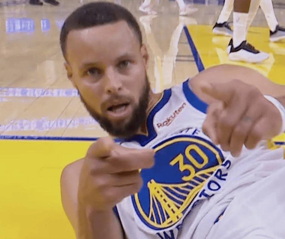 包含勇士队赢下湖人，斯蒂芬·库里表现抢眼的词条