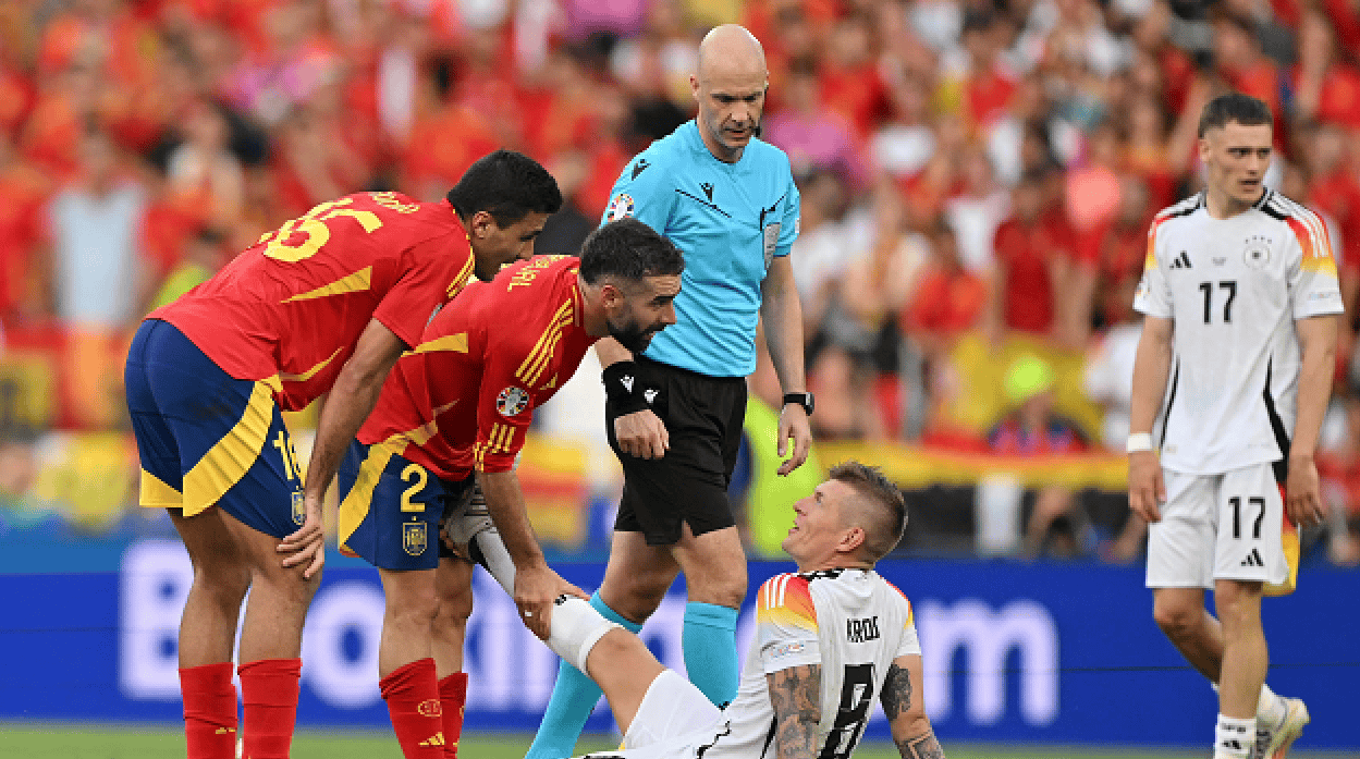 包含体坛热门：重要足球赛事现悬念，球迷紧张的词条